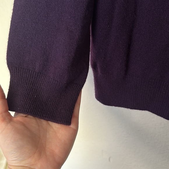 Bloomingdale’s The Men’s Store Purple Cashmere Sweater with Button Collar - Picture 4 of 4